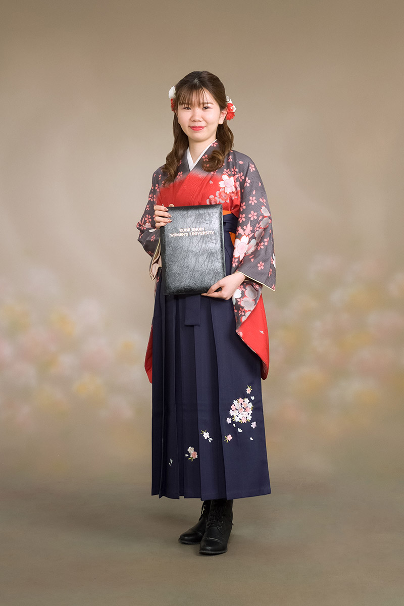 卒業袴の全身写真
